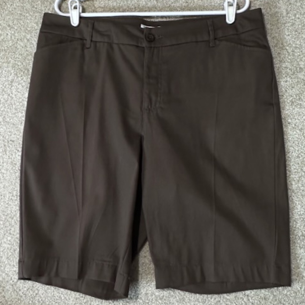 St. John's Bay Stretch Bermuda Walking Dress Shorts Brown 16W NEW WITHOUT TAGS